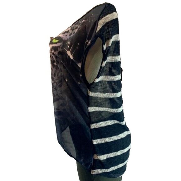 Julia L Black Tiger Graphic Open Weave Striped Back Step-Hem Cap Sleeve Top - Picture 5 of 6